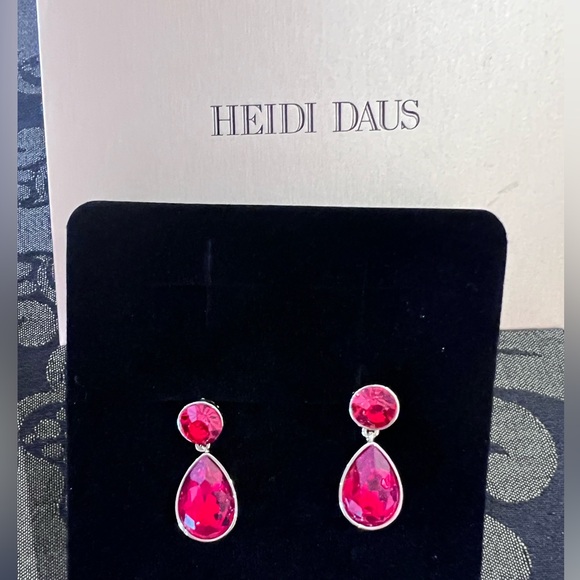 Heidi Daus 🆕 “Inge’nue” Red Crystal Regency Dangle Earrings - Picture 1 of 8